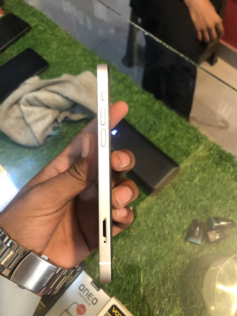 Apple iPhone 12 2