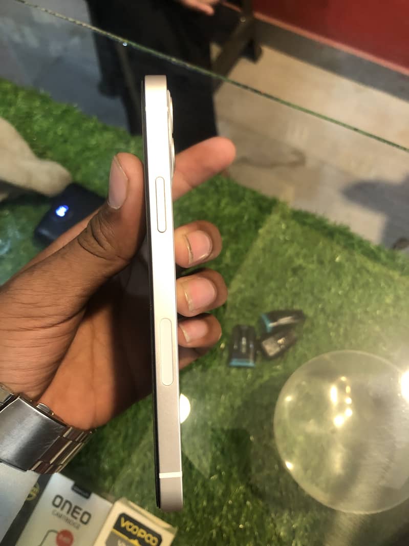 Apple iPhone 12 3