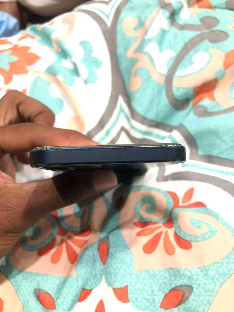 Apple iPhone 12 3