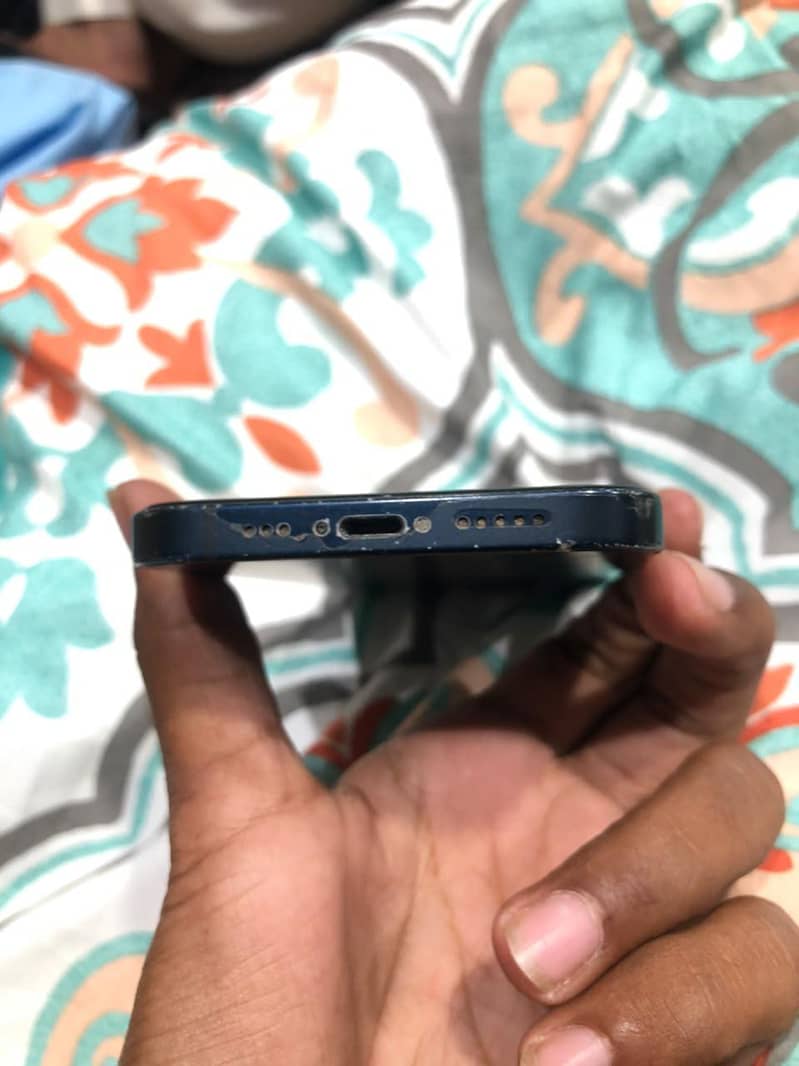 Apple iPhone 12 6