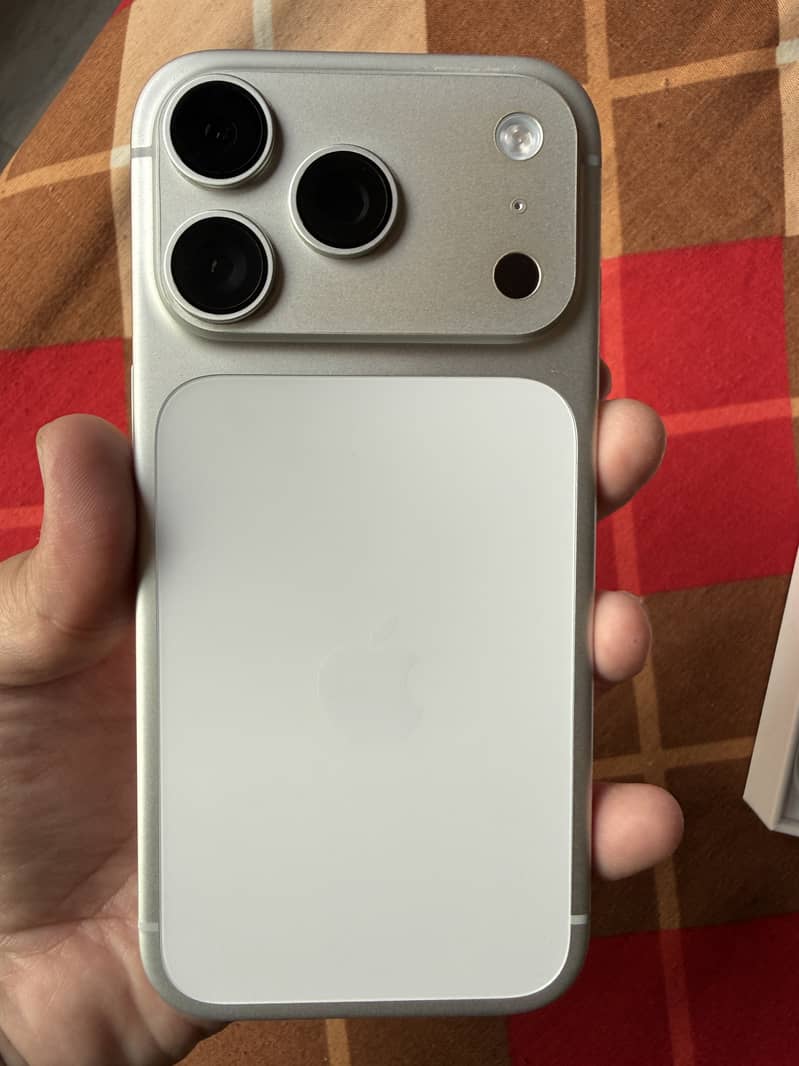 Apple iPhone 17 Pro 1