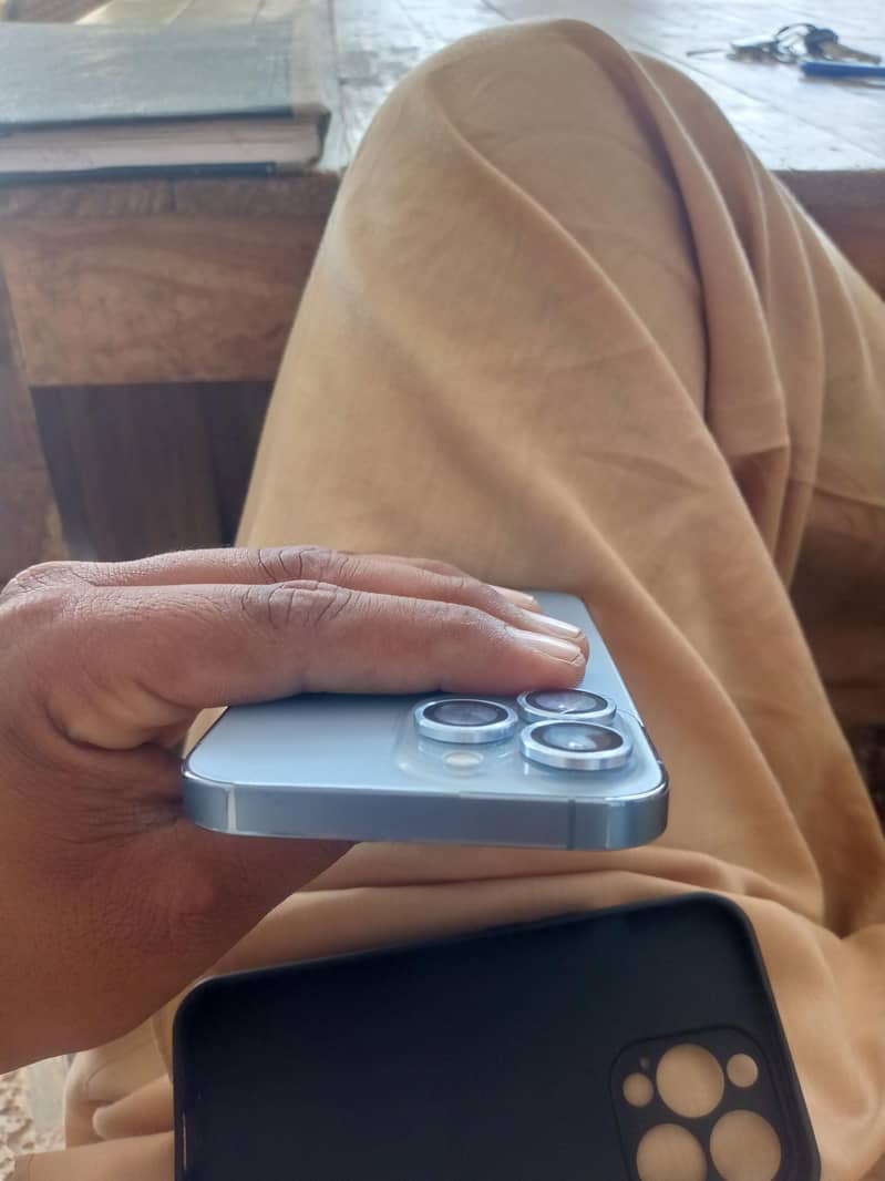 Apple iPhone 13 Pro 1