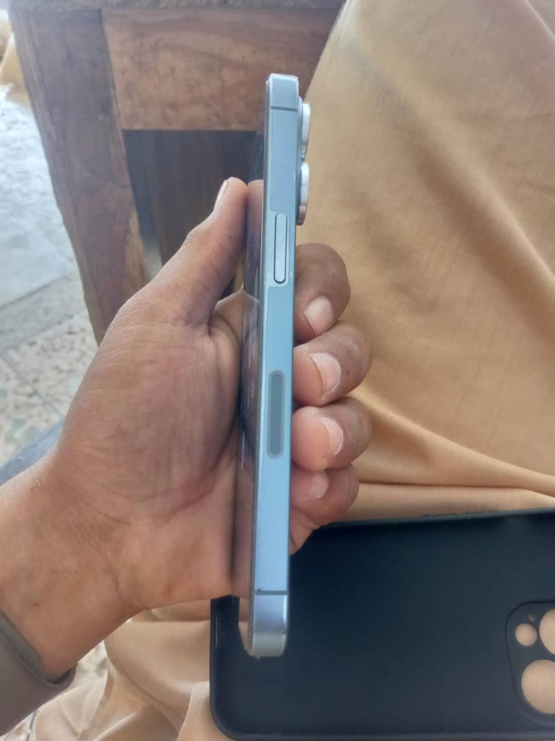 Apple iPhone 13 Pro 4