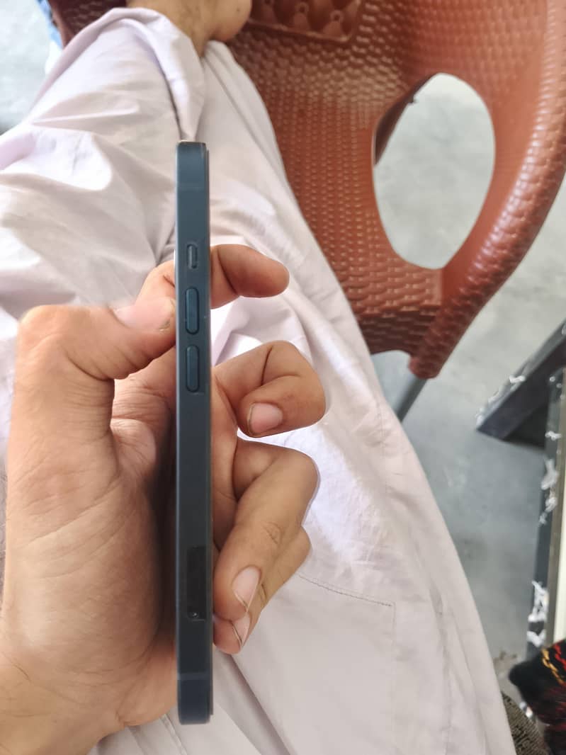 Apple iPhone 13 4