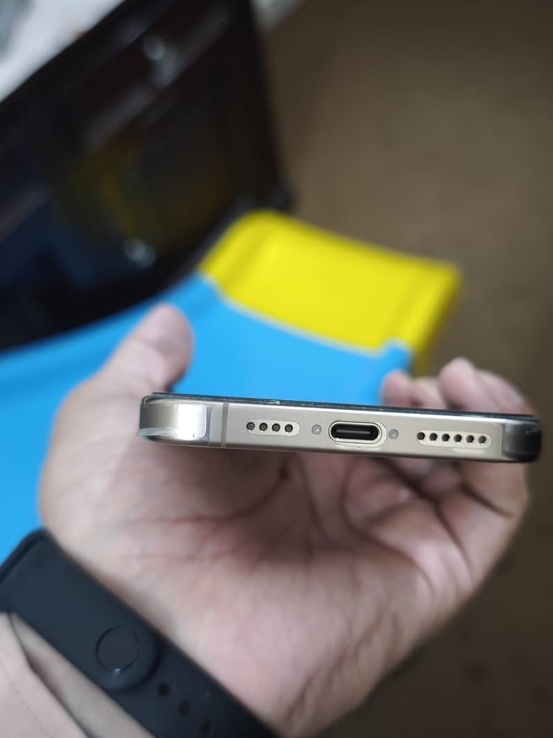 Apple iPhone 16 Pro Max 3