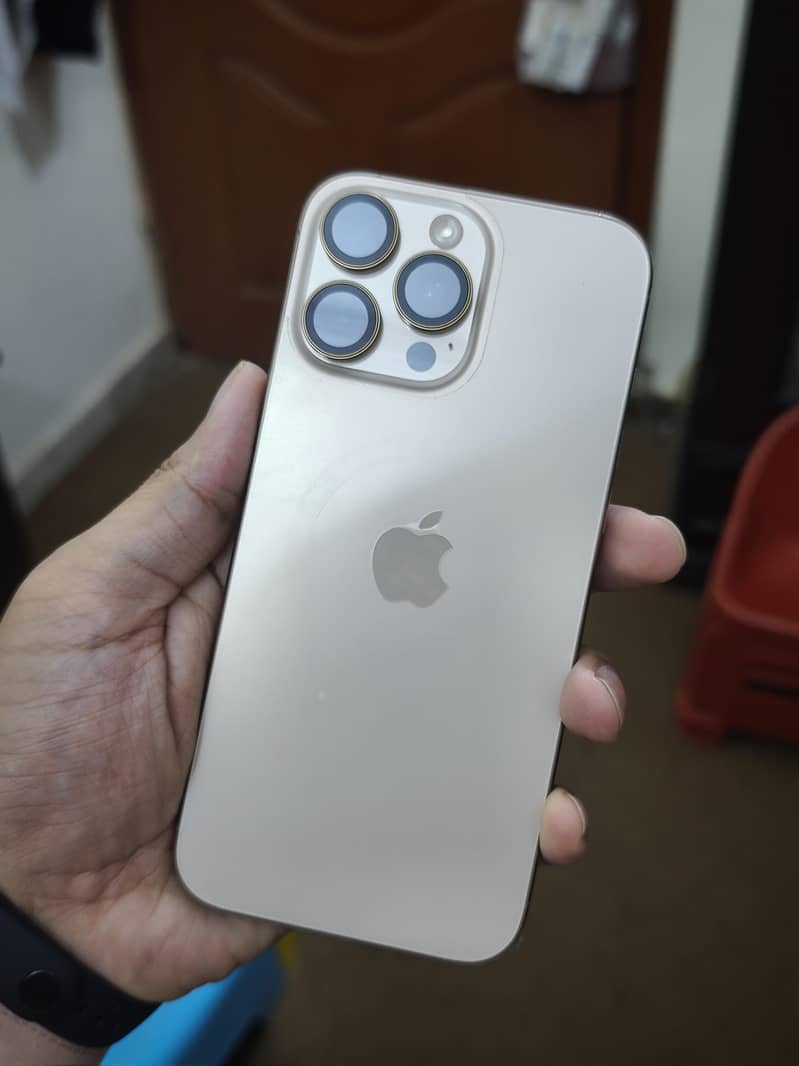 Apple iPhone 16 Pro Max 4