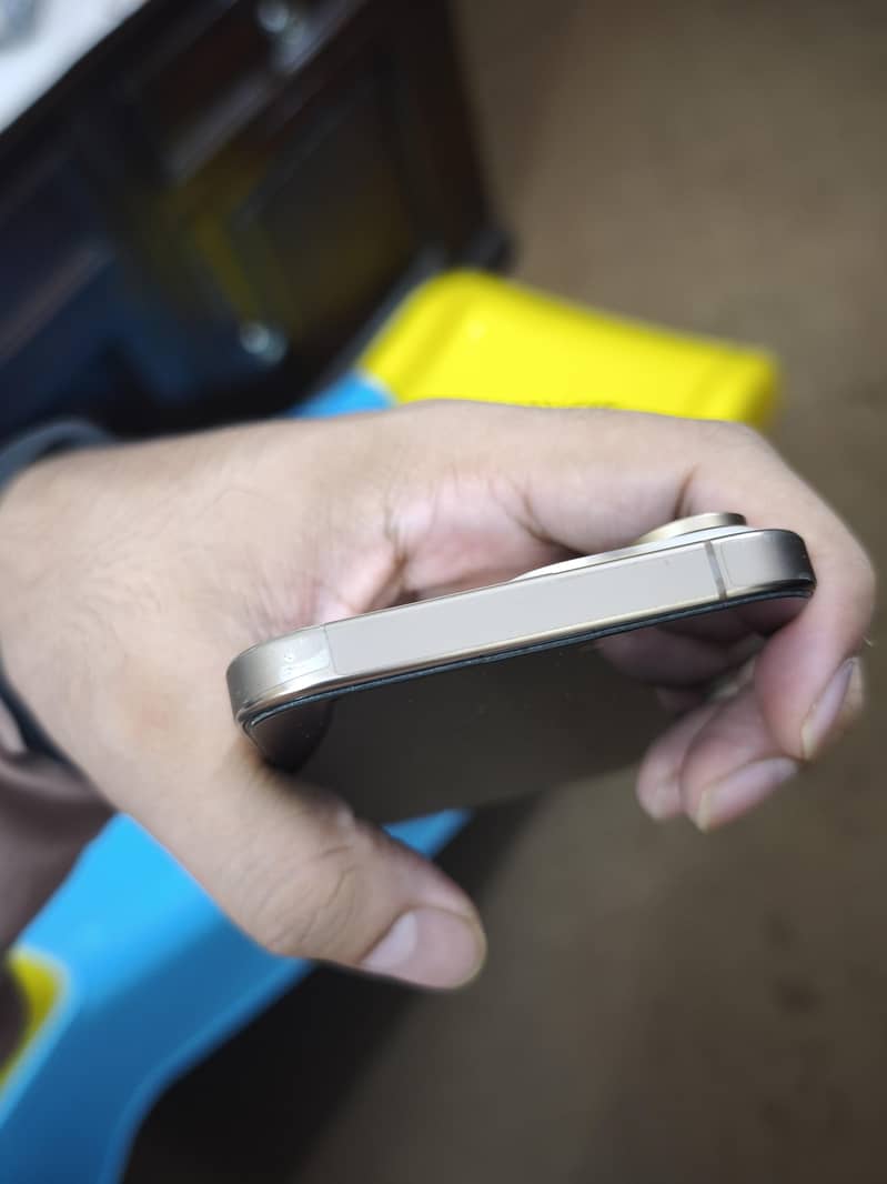 Apple iPhone 16 Pro Max 5