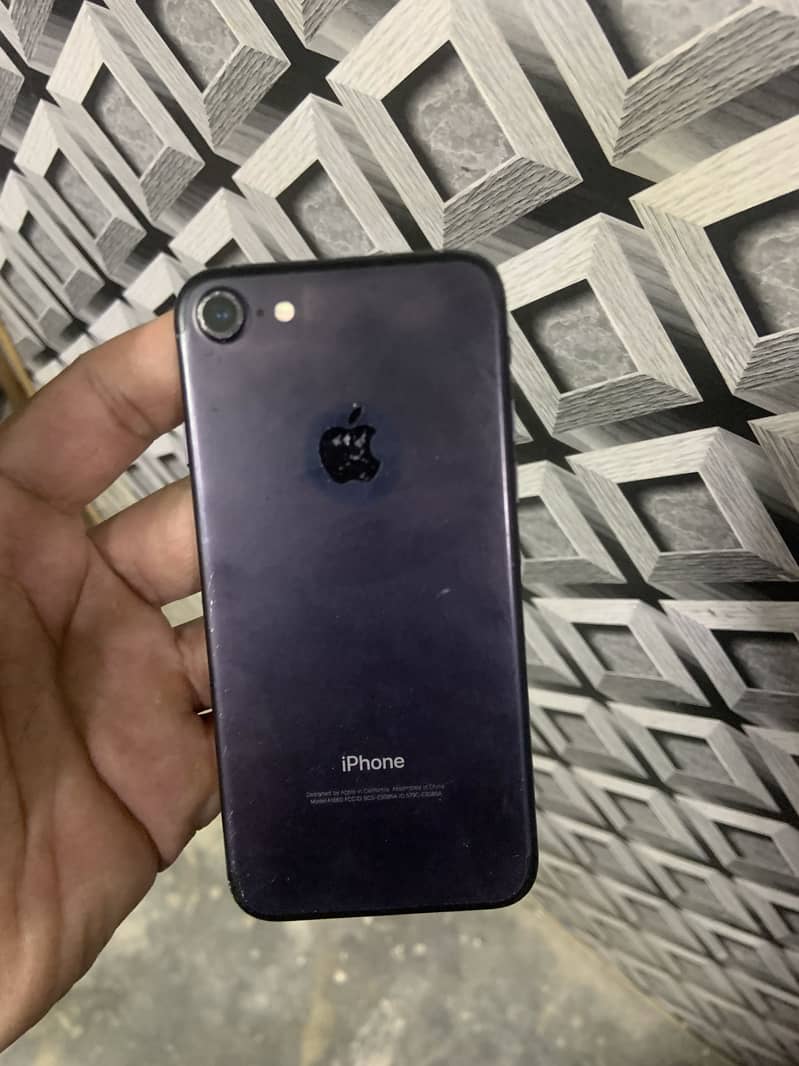 Apple iPhone 7 1