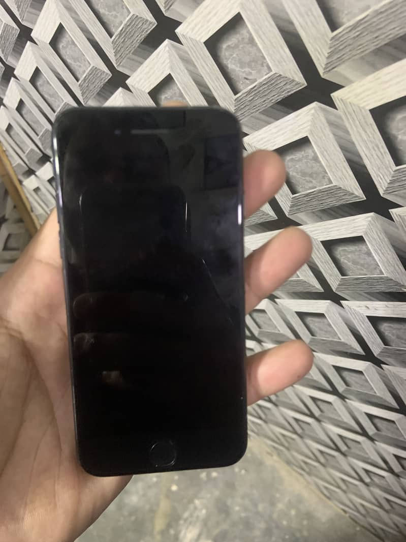 Apple iPhone 7 2
