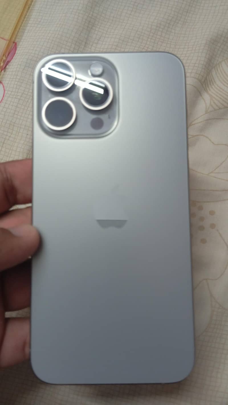 Apple iPhone 15 Pro Max 1