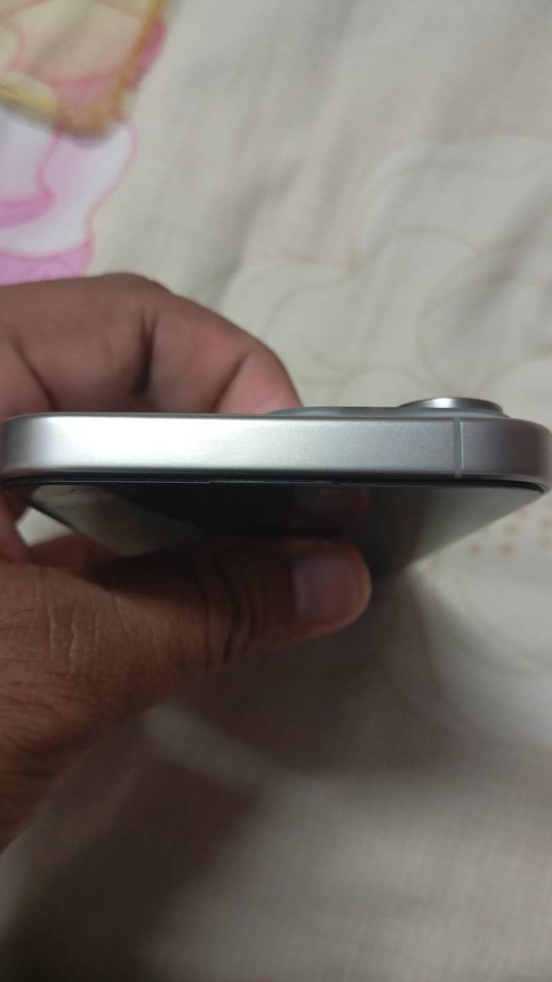 Apple iPhone 15 Pro Max 4