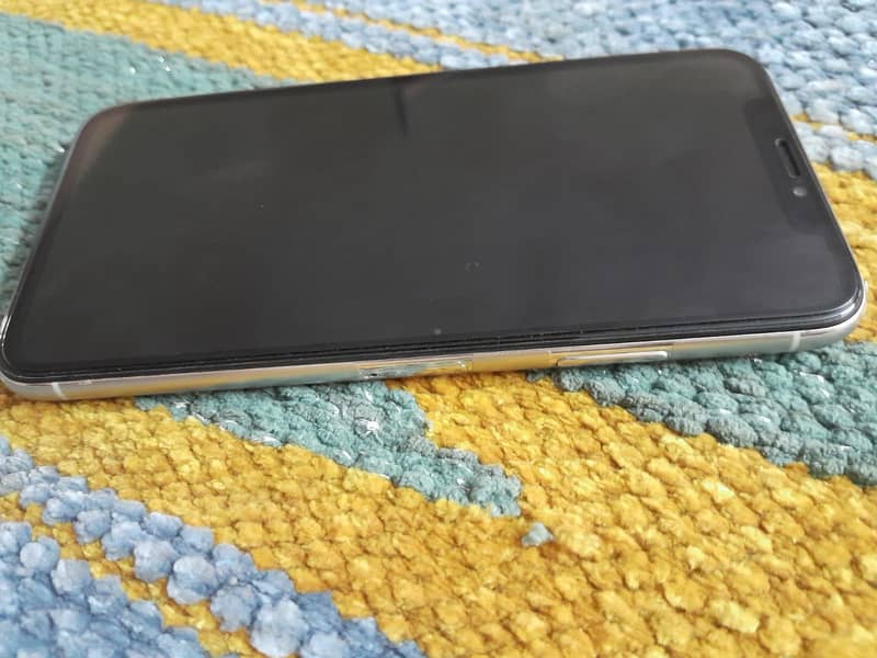 Apple iPhone X 4