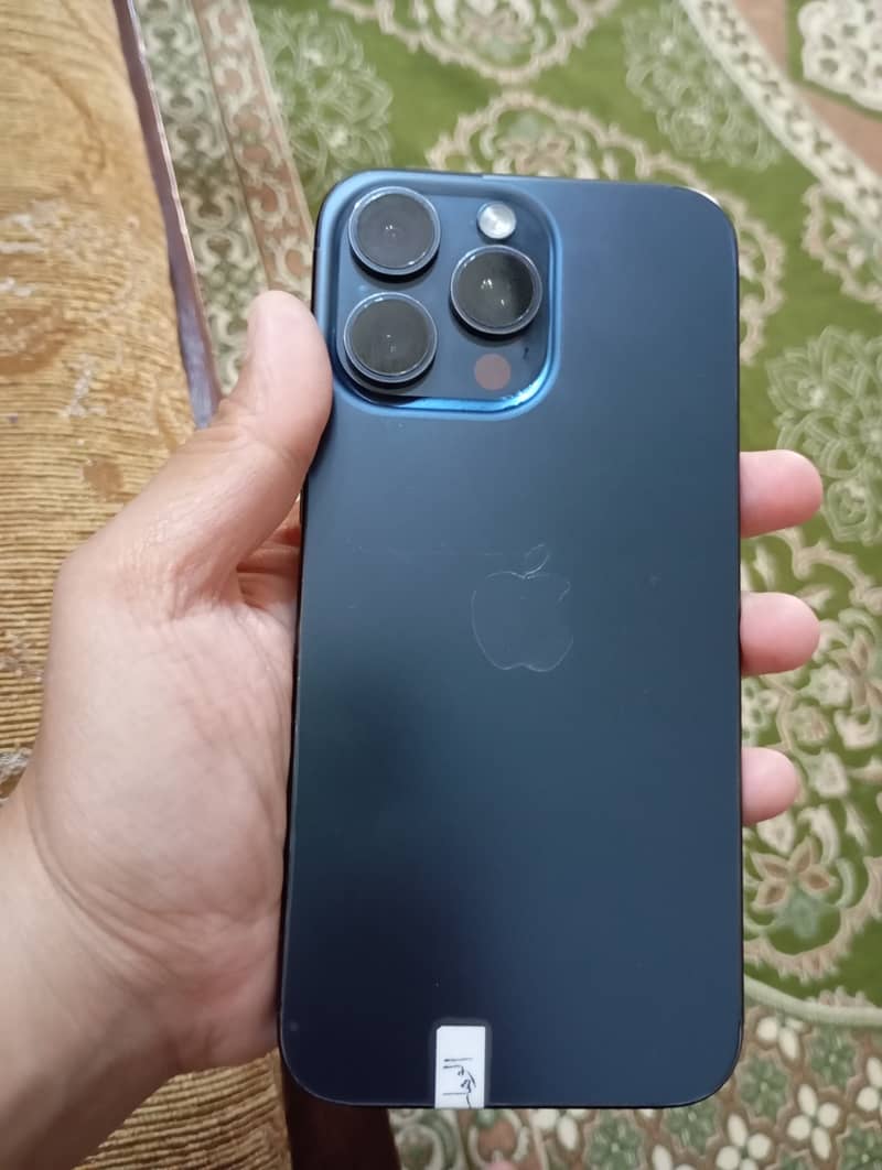 Apple iPhone 15 Pro Max 9