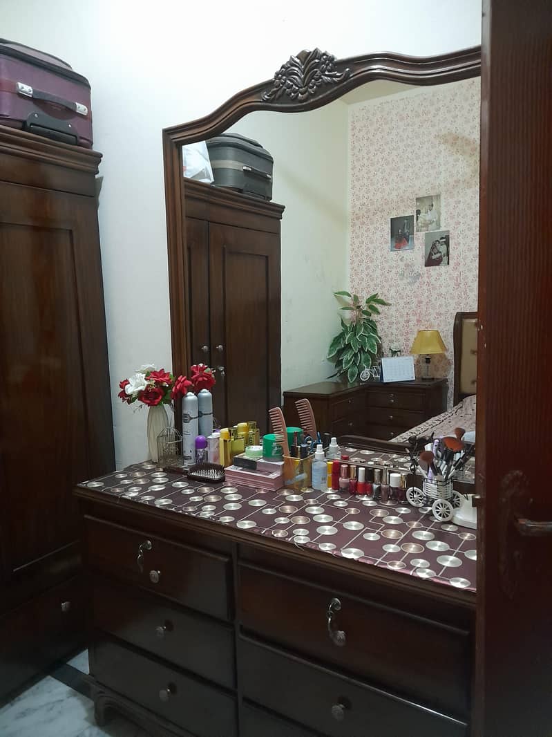 Dressing Table 0
