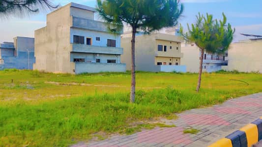 UNIVERSITY TOWN BLOCK A SIZE 5 MARLA PLOT FOR SALE ON GOOD LOCATION FIRST COME FIRST AVIL THIS BIG OPERTUINTY