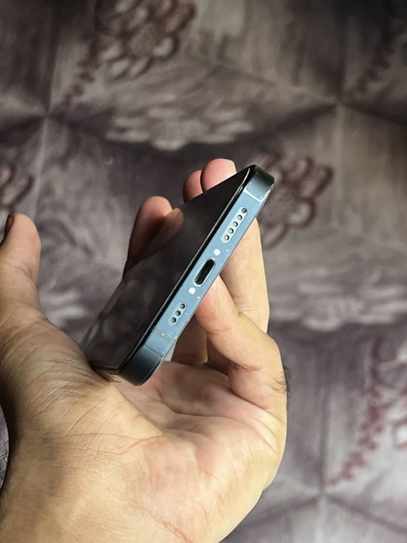 Apple iPhone 13 4