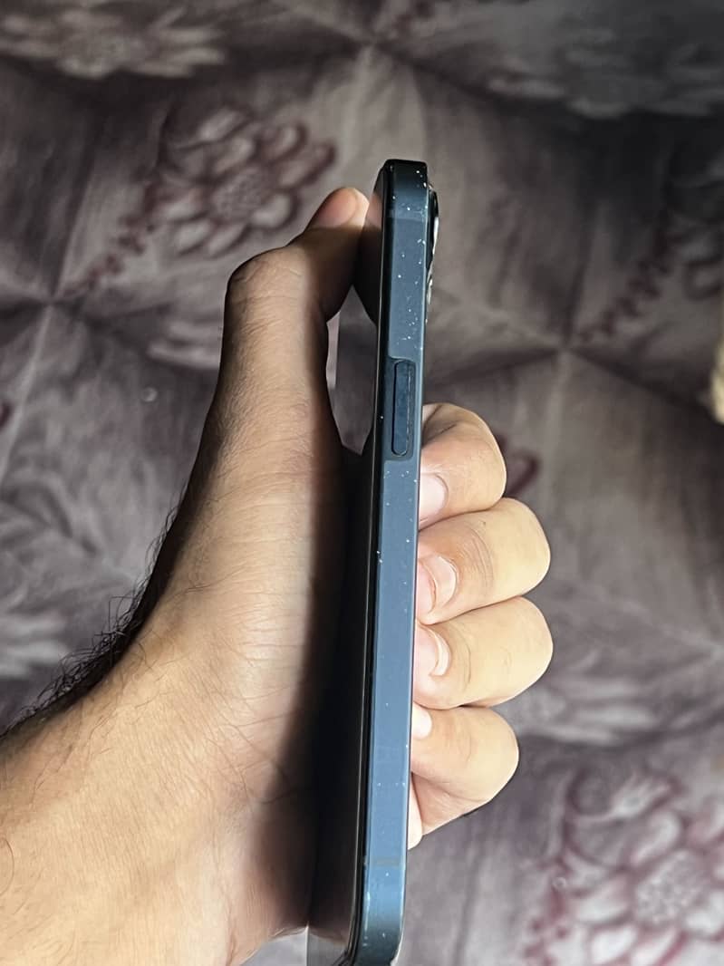 Apple iPhone 13 5