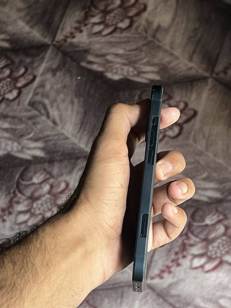 Apple iPhone 13 6