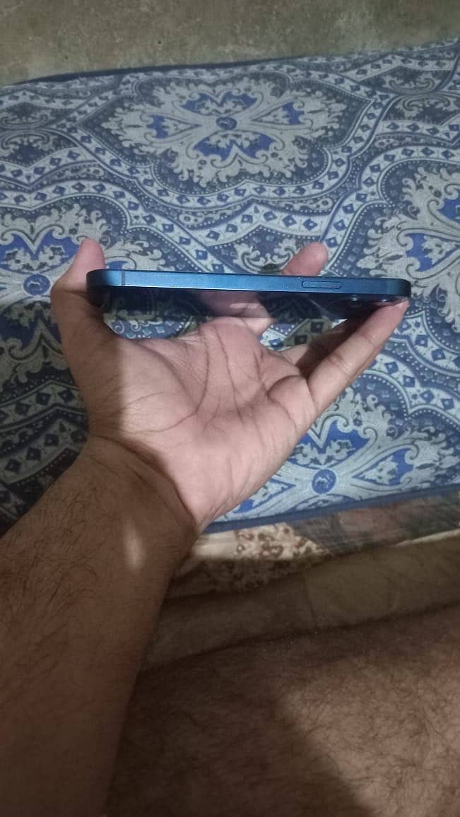 Apple iPhone 12 1