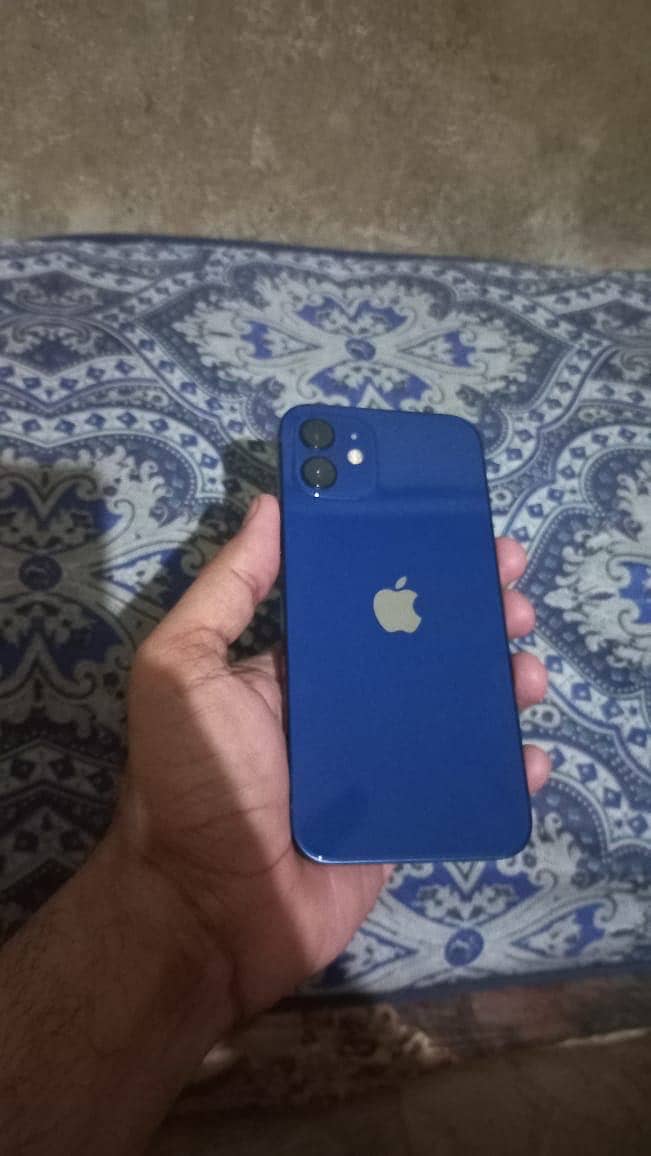Apple iPhone 12 4