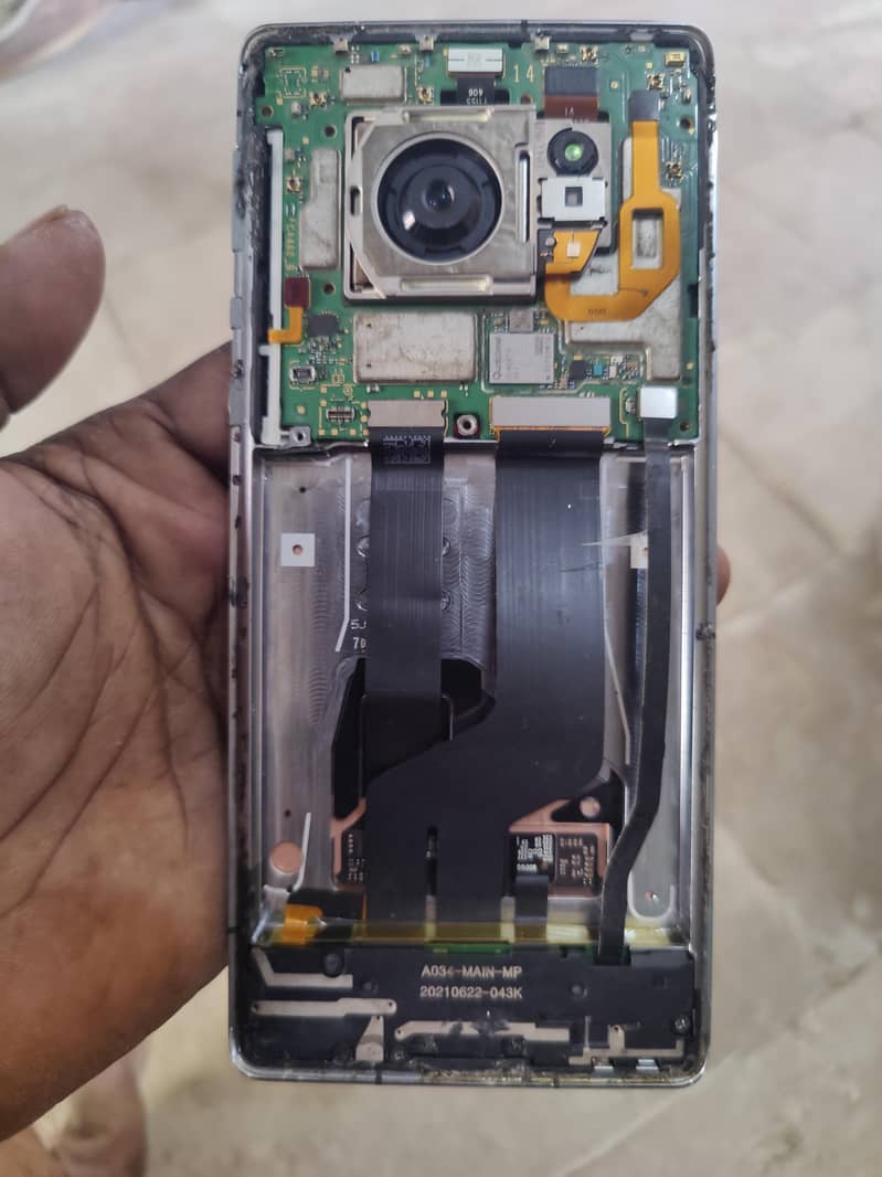 Aquos R6 0