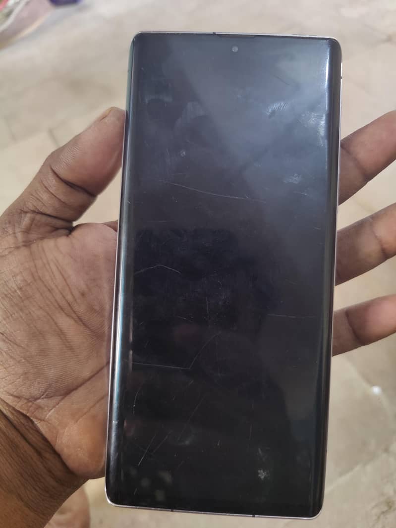 Aquos R6 1