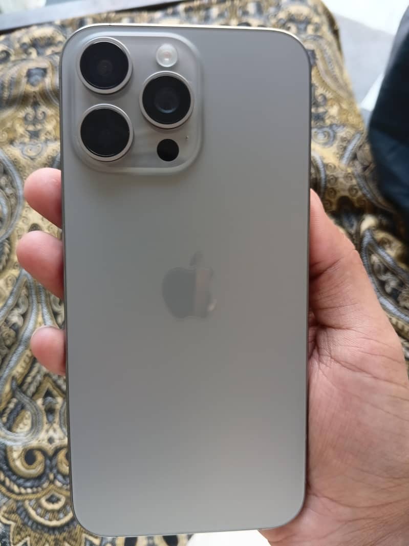 Apple iPhone 15 Pro Max 1