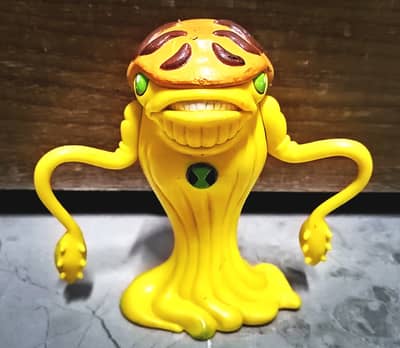 Ben 10 SQUIDSTRICTOR (Ultra Rare) Read description 1st
