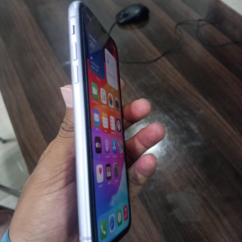 Apple iPhone 11 3