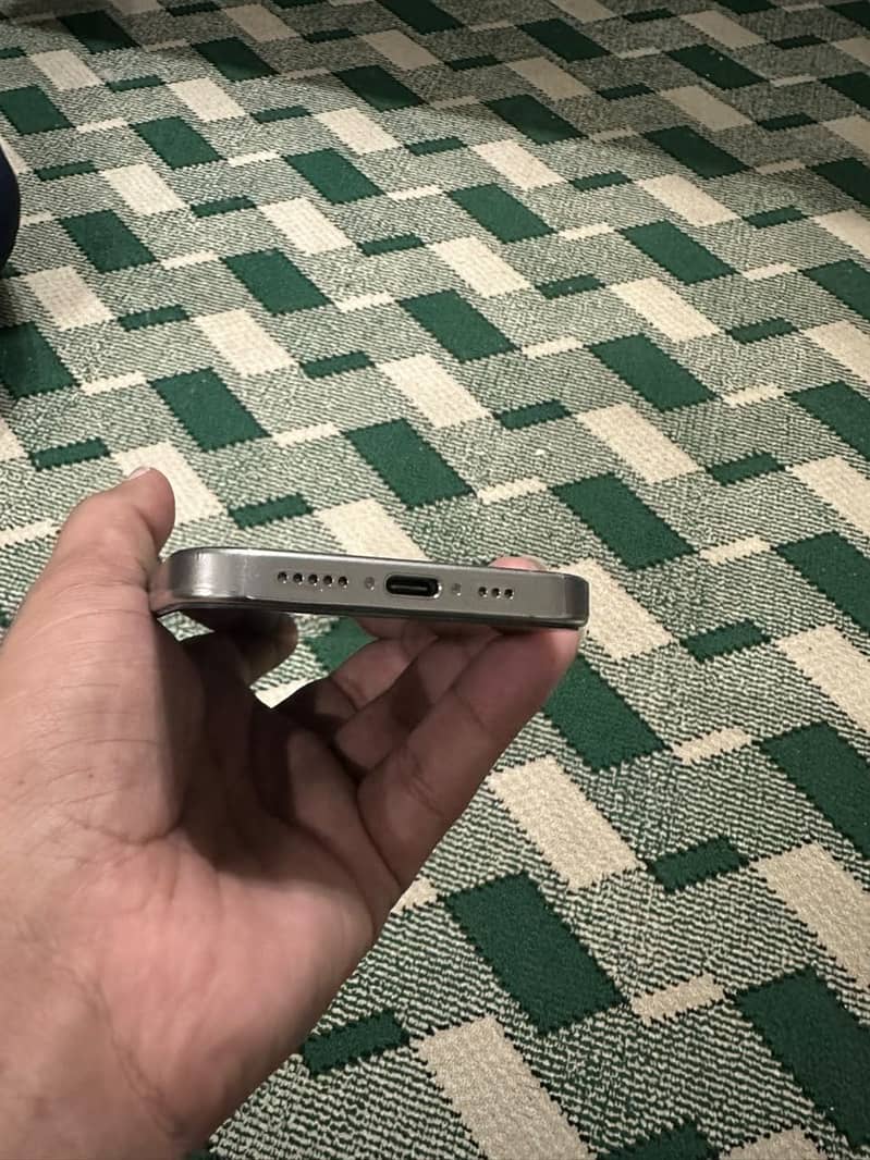 Apple iPhone 15 Pro 3