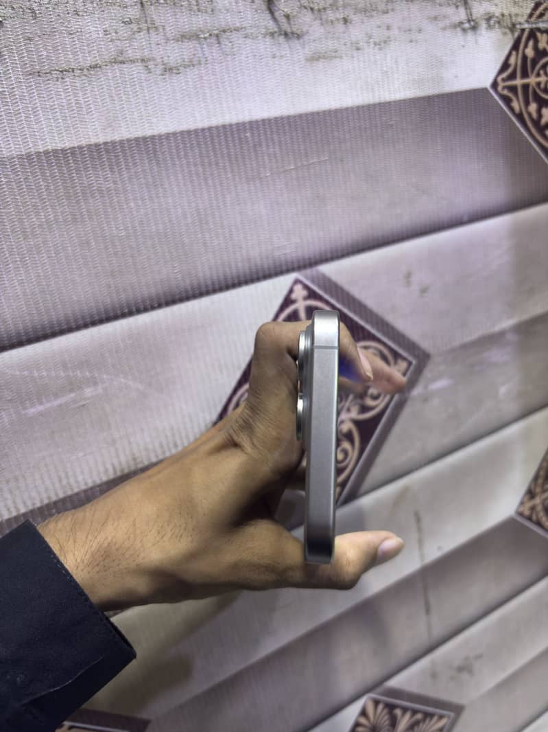 Apple iPhone 15 Pro Max 2