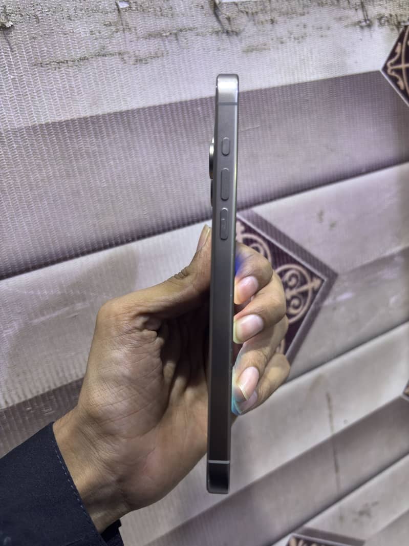 Apple iPhone 15 Pro Max 3