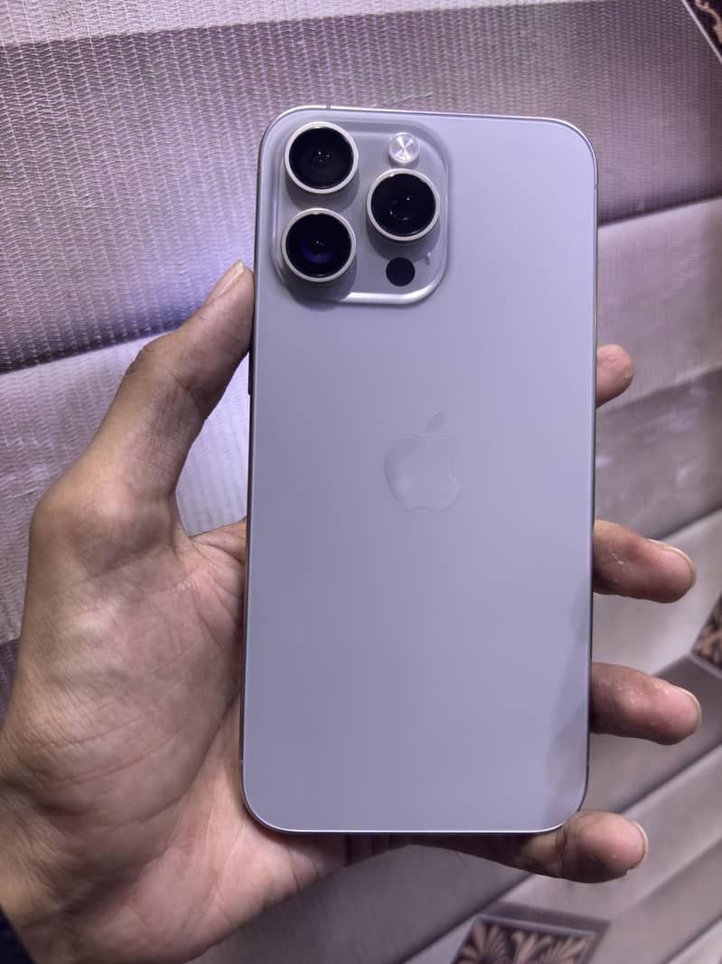 Apple iPhone 15 Pro Max 4
