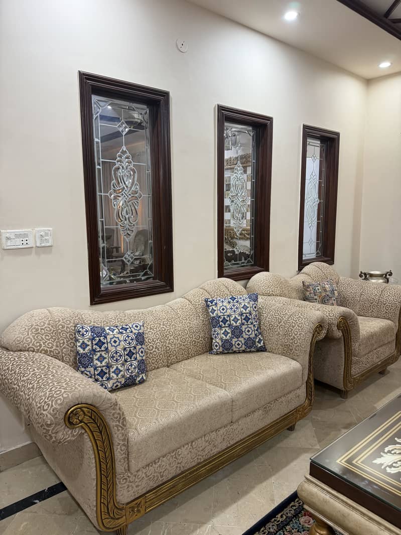 Sofa set in best condition 0
