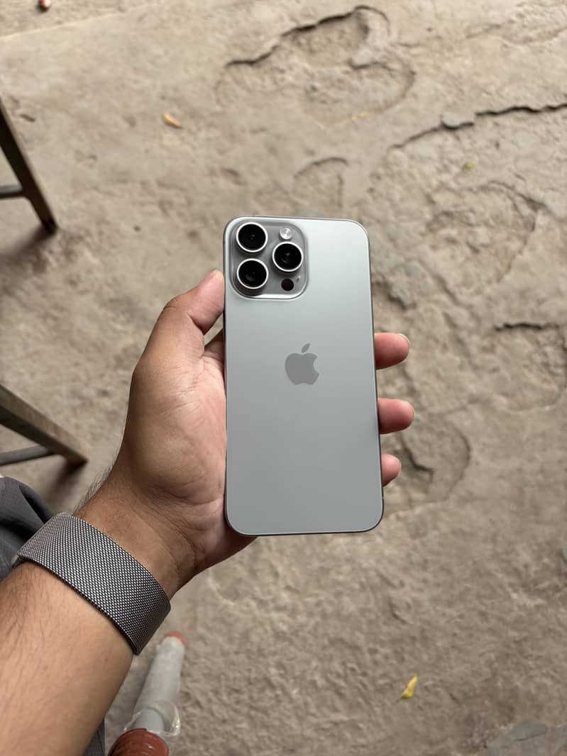 Apple iPhone 15 Pro Max 0