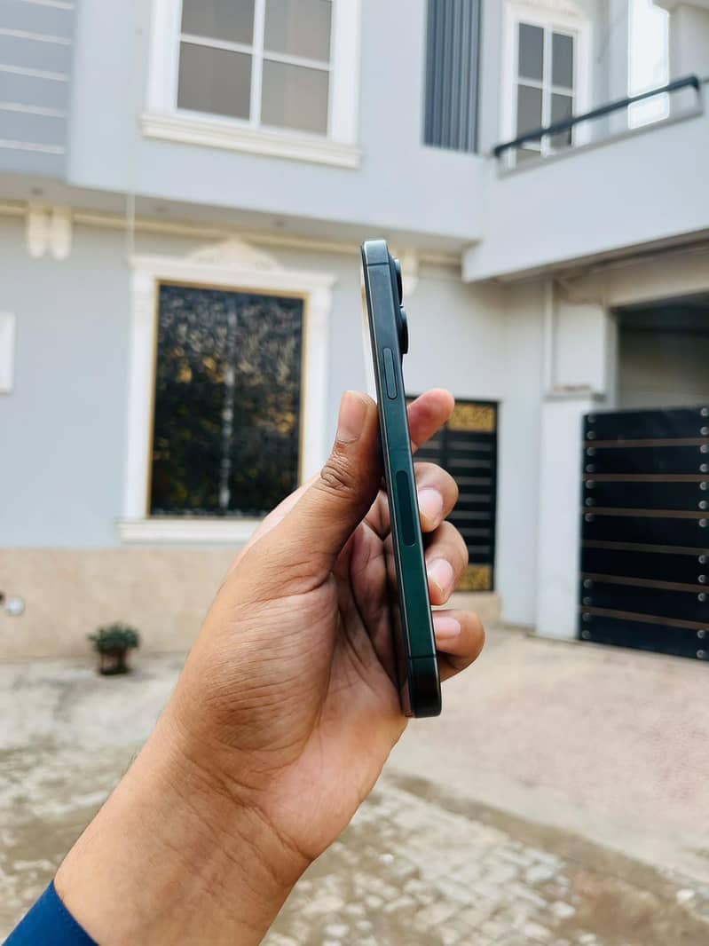 iPhone 15 Pro Max 3