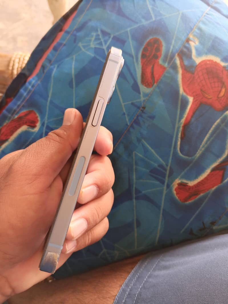 Apple iPhone 14 3