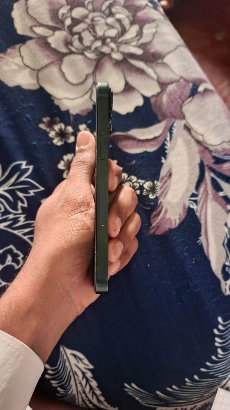 Apple iPhone 14 5