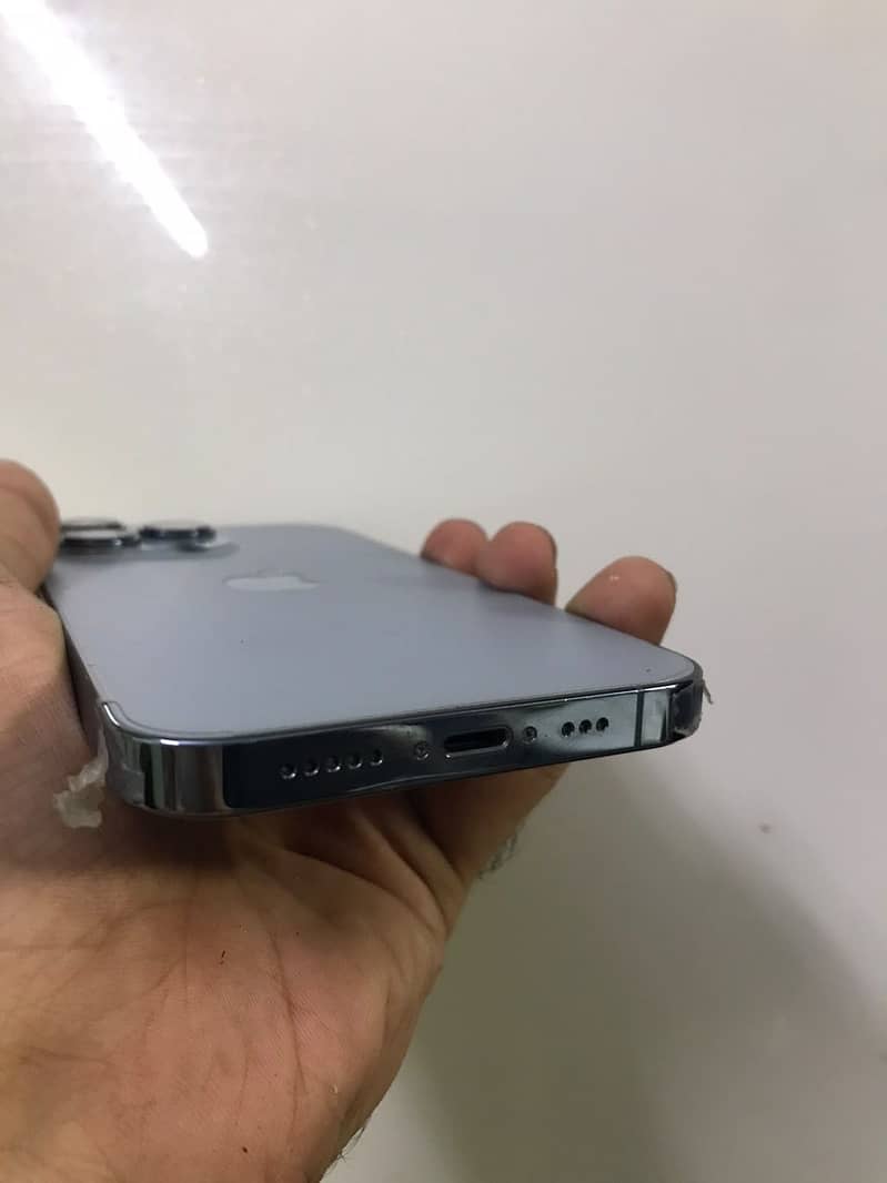 Apple iPhone 13 Pro 4