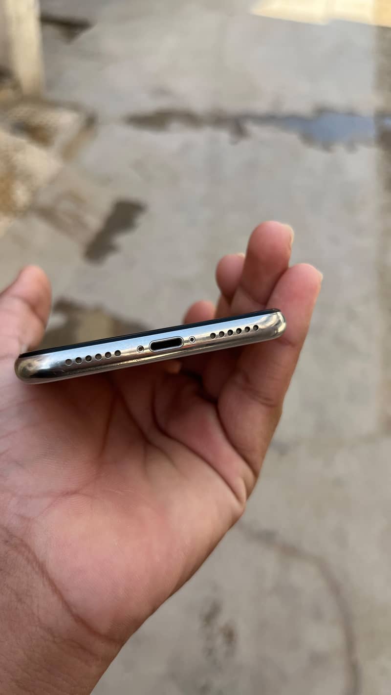 Apple iPhone X 5