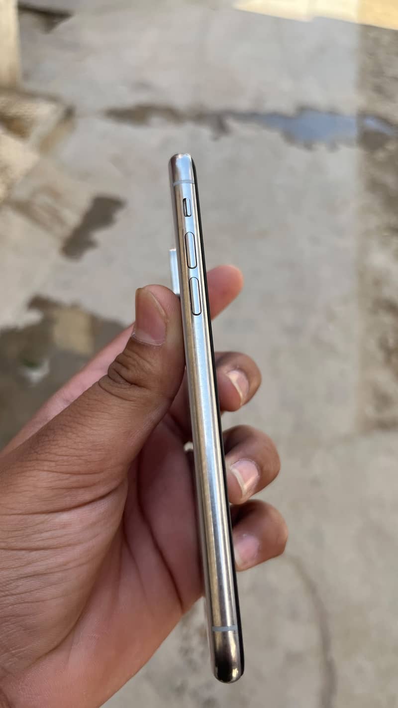 Apple iPhone X 6