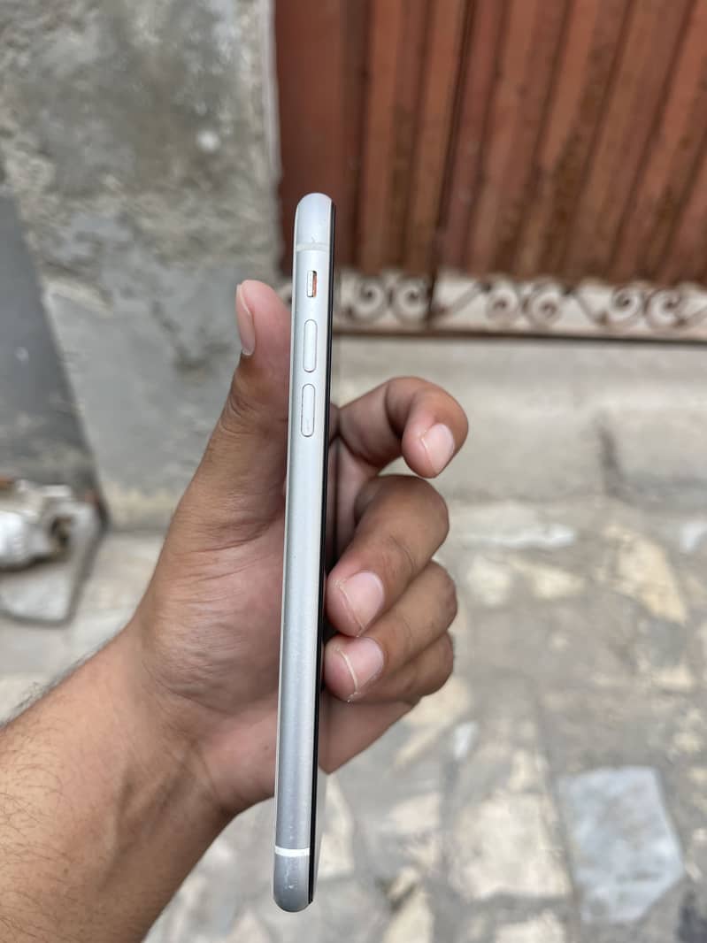 Apple iPhone XR 1