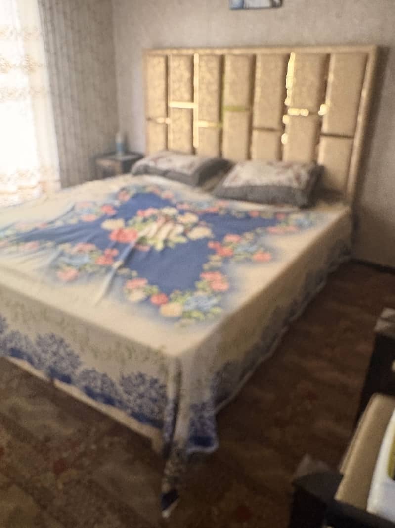 Selling poshish Bed 0