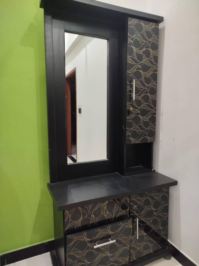 dressing table, dining table and chairs 3