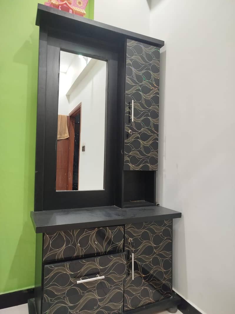 dressing table, dining table and chairs 6