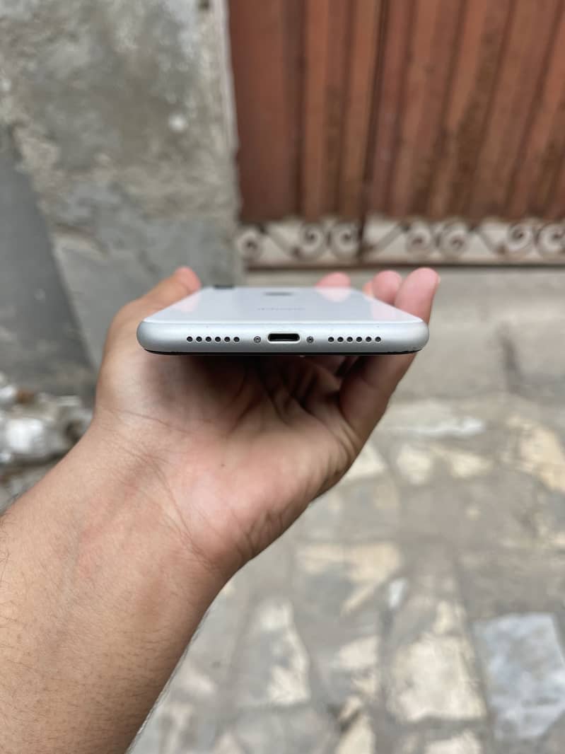 Apple iPhone XR 3