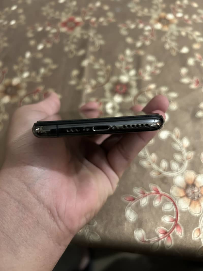 Apple iPhone XS 3
