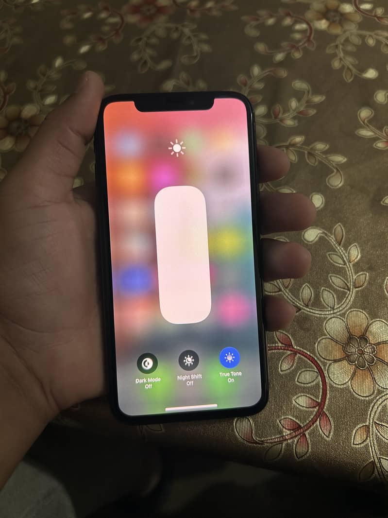 Apple iPhone XS 4