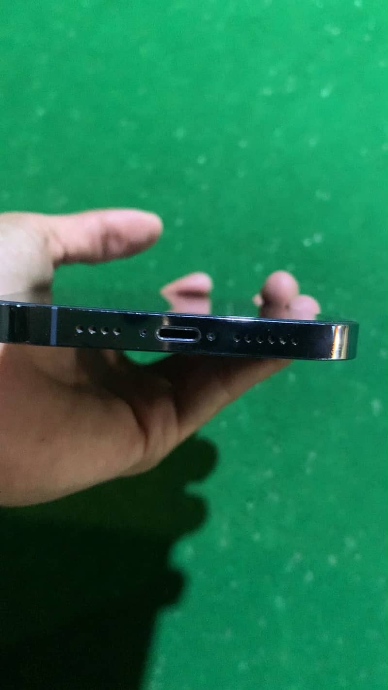 Apple iPhone 13 Pro Max 2