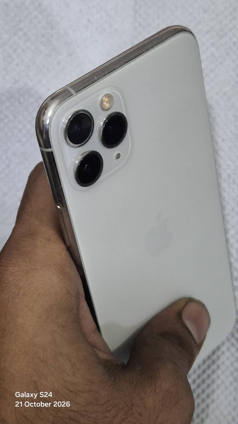 Apple iPhone 11 Pro 4